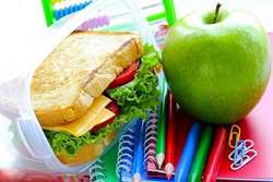 چه خوراکی‌هایی در کیف دانش‌آموزان بگذاریم؟