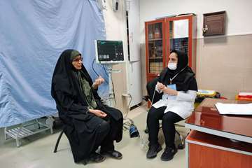 کاروان درمانی دانشگاه علوم پزشکی جهرم در شب های قدر به زائرین امام رضا (ع) خدمات رسانی کردند 