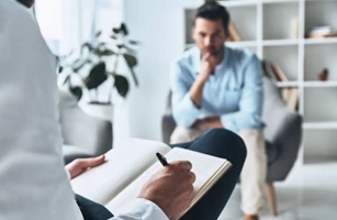 چه زمانی باید به روان‌پزشک مراجعه کنیم؟