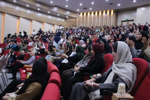 تکریم نخبه های علمی دانشگاه در شبی پرشور؛ از اهدای جوایز تحصیلی تا قرعه کشی برای سفر مشهد